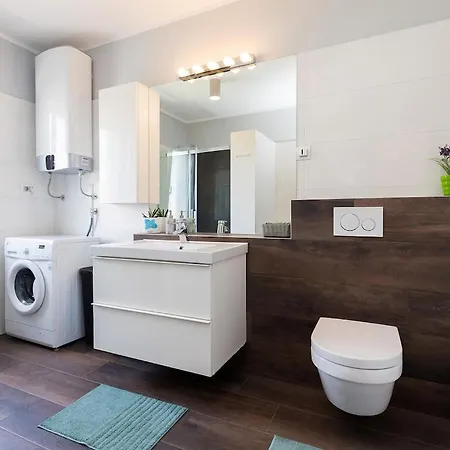 In Pore With Swimming Pool Ferienhaus *