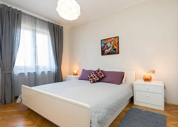 In Pore With Swimming Pool Ferienhaus