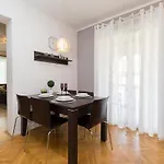 Vikendica In Pore With Swimming Pool Porec