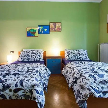 In Pore With Swimming Pool בית נופש פורץ