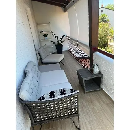 בית נופש In Pore With Swimming Pool פורץ