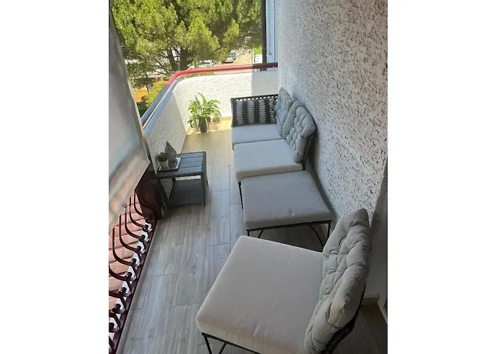 בית נופש In Pore With Swimming Pool