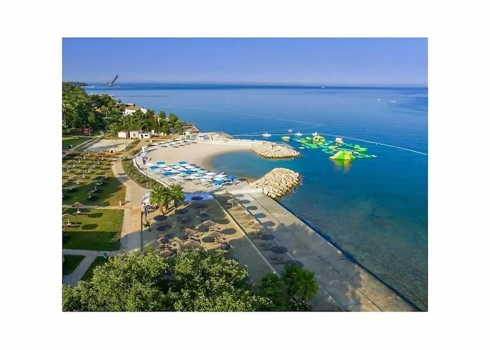 In Pore With Swimming Pool Poreč