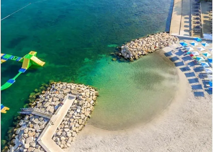 בית נופש In Pore With Swimming Pool *