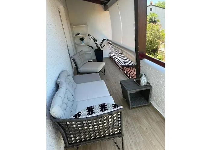 別荘 In Pore With Swimming Pool ポレッチ